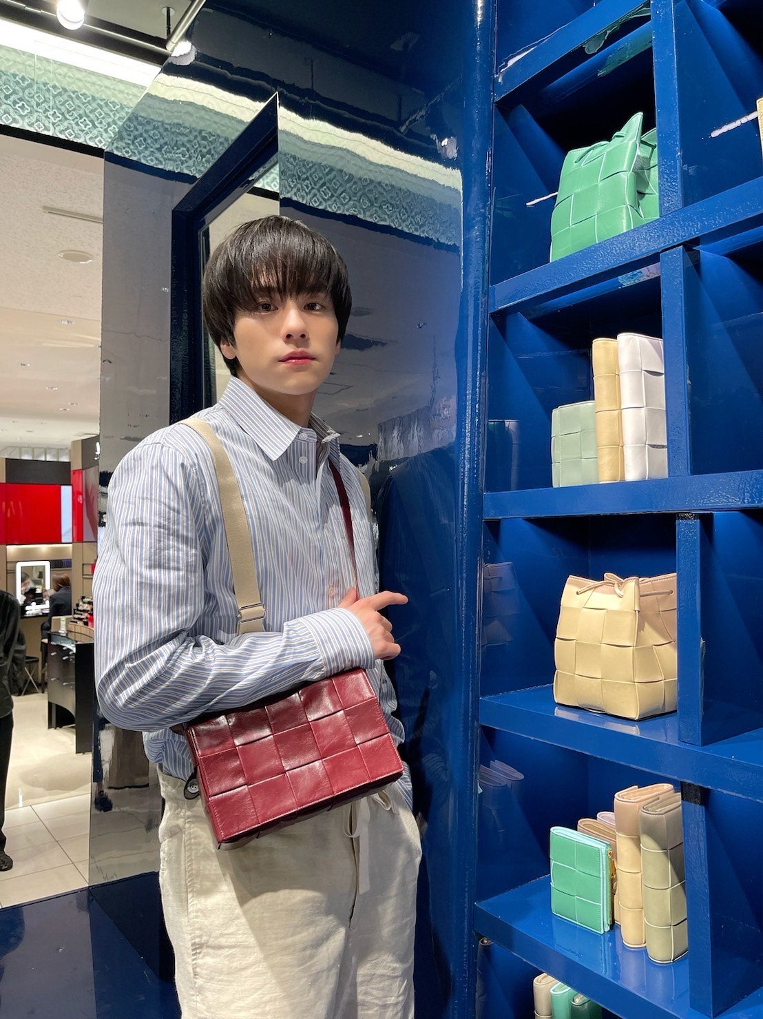 山下幸輝「ボッテガ・ヴェネタ」身につけたカジュアルスタイル ブルーの世界観に染まる＜オフショット＆コメント＞