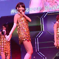 北原里英、柏木由紀、篠田麻里子(C)AKS