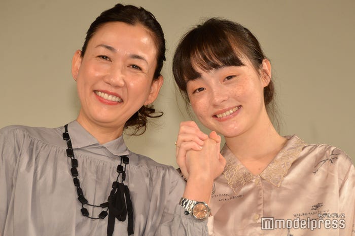 大島葉子、モトーラ世理奈(C)モデルプレス