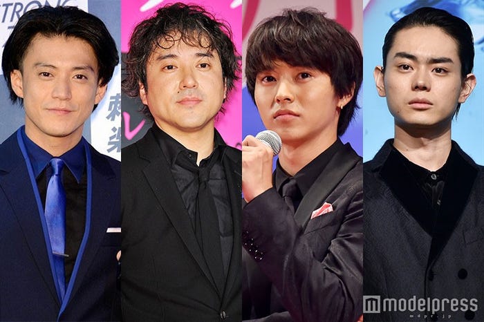 小栗旬、山崎賢人、菅田将暉ら集結 ムロツヨシ祝福ショットが「豪華すぎる」と話題に(左から)小栗旬、ムロツヨシ、山崎賢人、菅田将暉 (C)モデルプレス