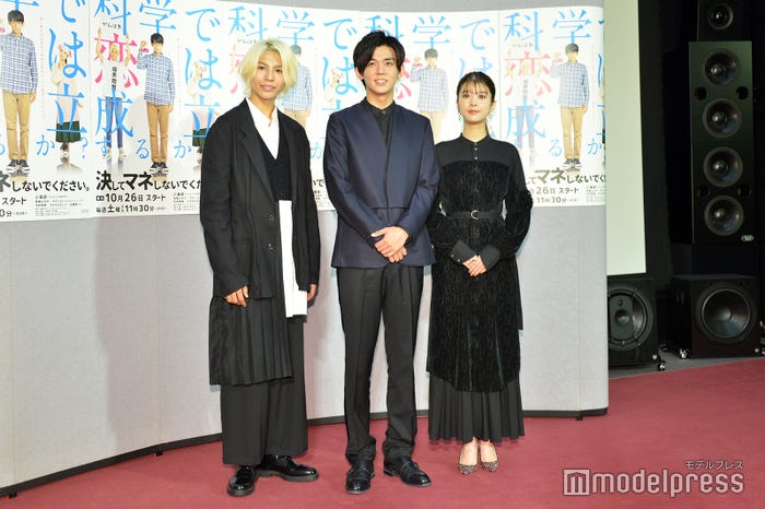 (左から)ラウール、小瀧望、馬場ふみか(C)モデルプレス