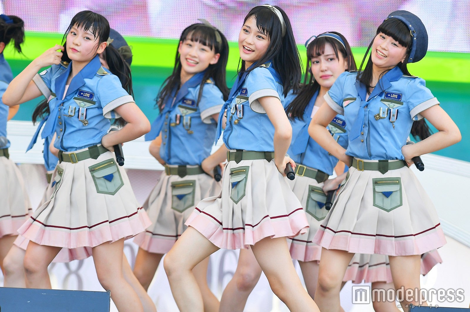 ＝LOVE／センターが高松瞳（C）モデルプレス