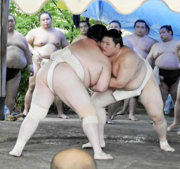 横綱大の里、大関琴桜に11戦全勝「感触的にいい」2場所連続休場から復活デモ【大相撲】