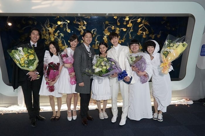 「海月姫」クランクアップ/要潤、木南晴夏、内田理央、工藤阿須加、芳根京子、瀬戸康史、富山えり子、松井玲奈(C)フジテレビ