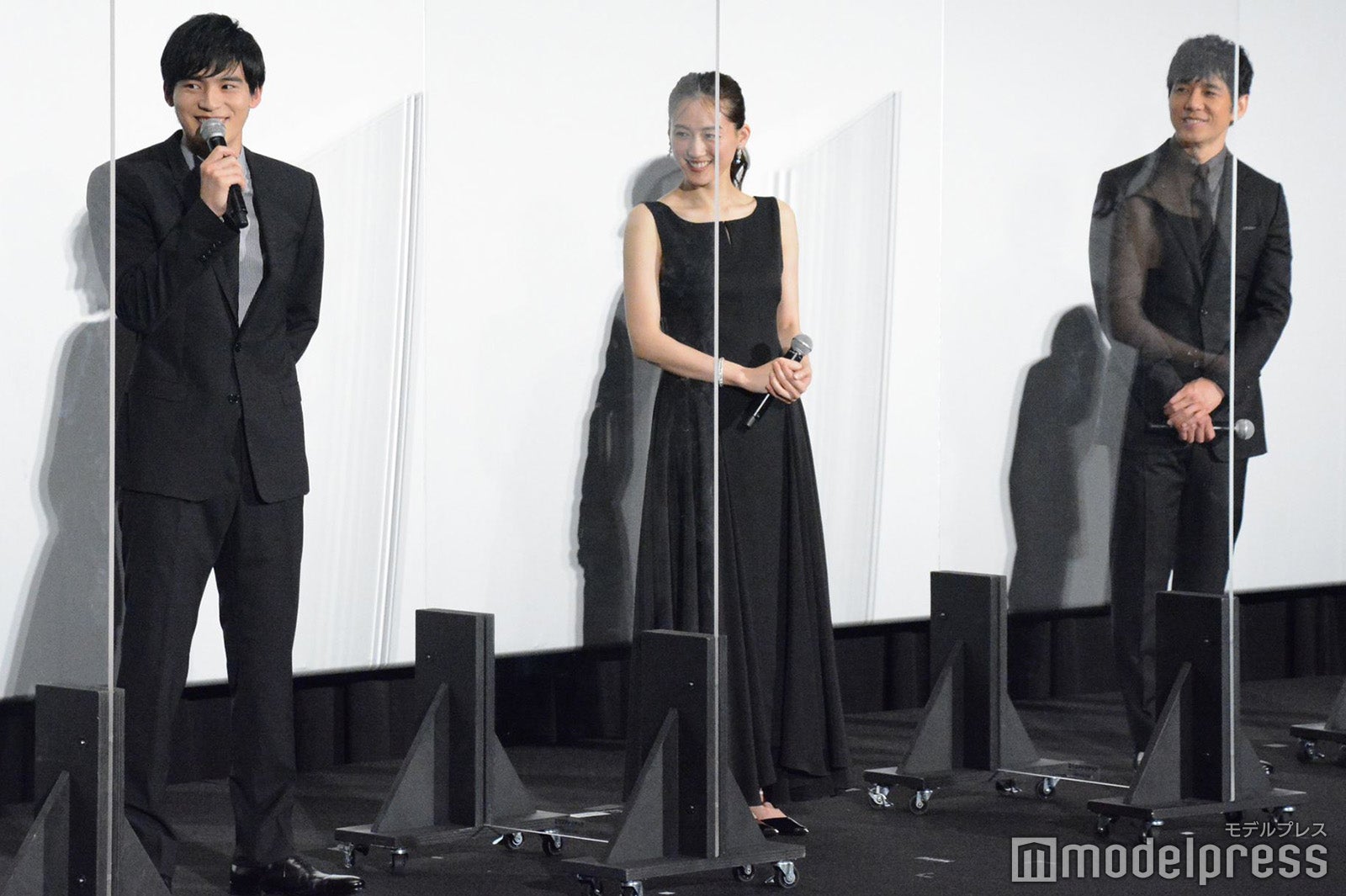 岡田健史、綾瀬はるか、西島秀俊 （C）モデルプレス