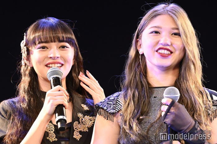 上國料萌衣、竹内朱莉(C)モデルプレス