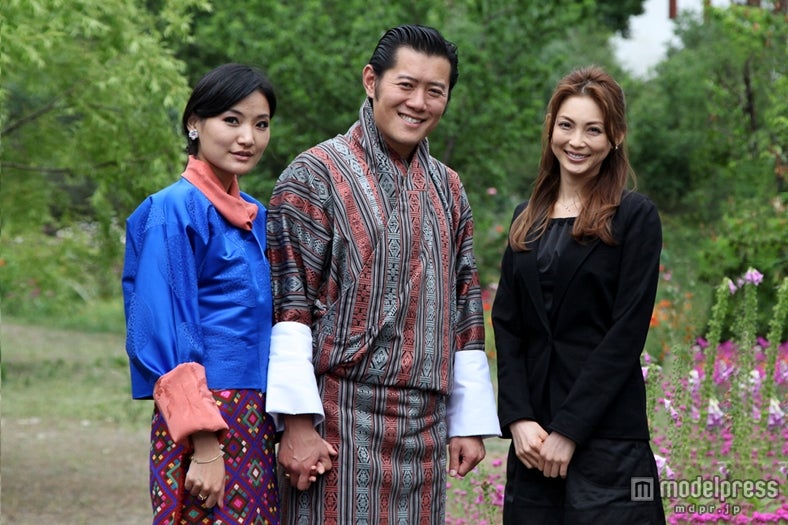 押切もえ、ブータン国王・王妃陛下と3ショット　日本人タレント初の快挙