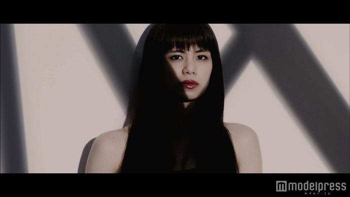 Flowerの 過去からの決別 感情爆発ダンスで羽ばたく モデルプレス Flowerの 過去からの決別 感情爆発ダンスで羽ばたく モデルプレス