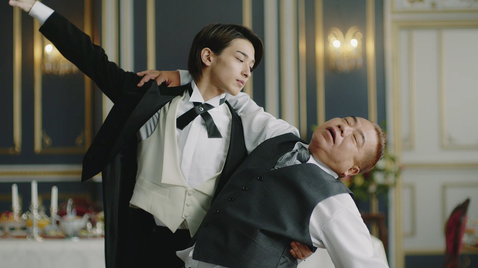 “イケメン執事”横浜流星にうっとり ハイキック披露で共演者驚き