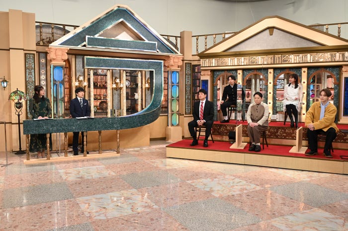 (左から)斎藤ちはる、バカリズム、林修、伊沢拓司、阿部サダヲ、平祐奈、玉森裕太 (C)テレビ朝日