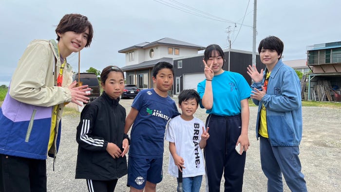 道枝駿佑、むかわ町の人々、西畑大吾/「日本列島ダーツの旅的 全国1億人インタビュー」より(C)日本テレビ