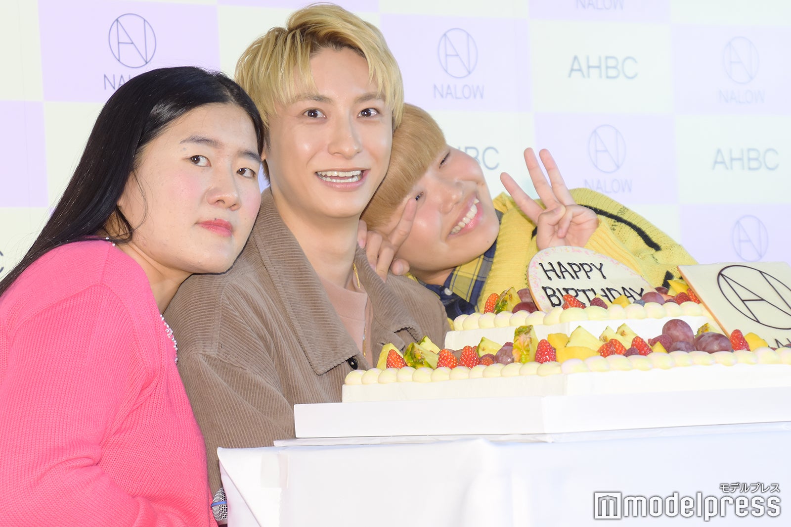 よしこ、與真司郎、まひる（C）モデルプレス