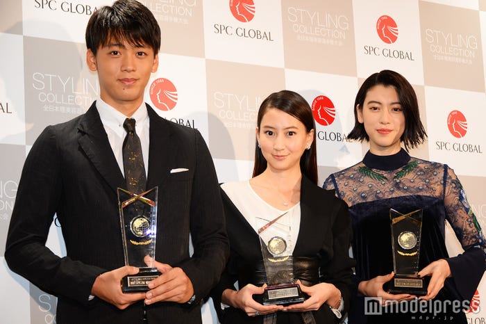 「ベスト スタイリング アワード 2016」を受賞した(左から)竹内涼真、河北麻友子、三吉彩花(C)モデルプレス