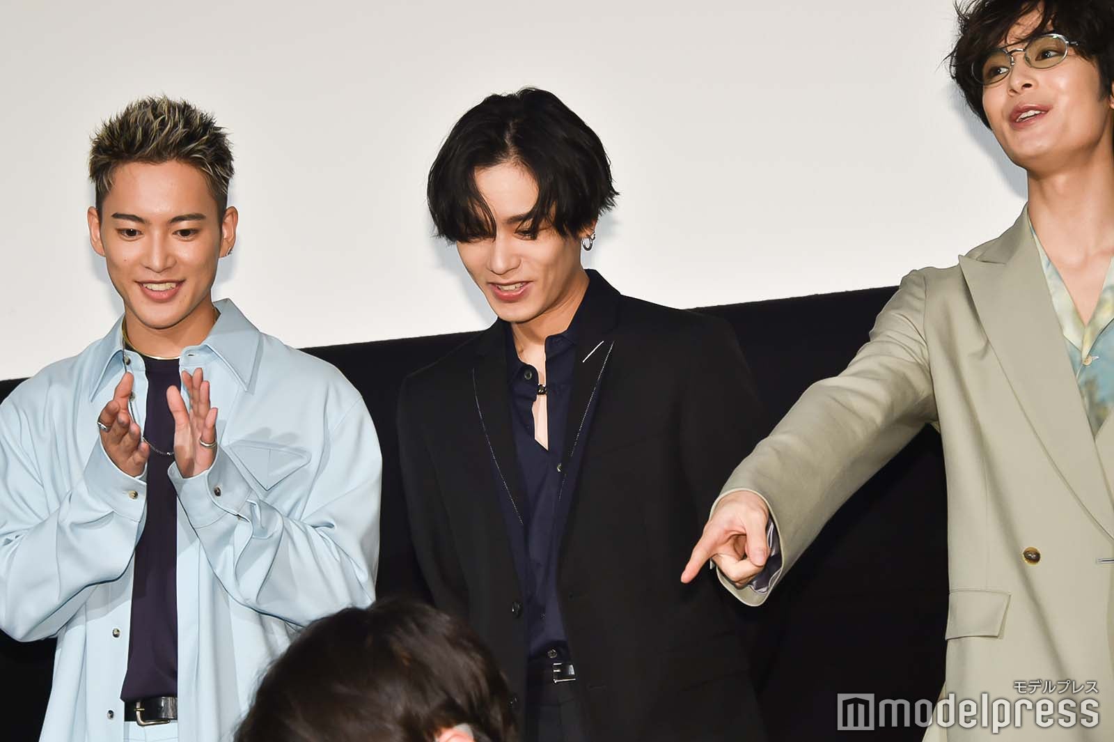 ケーキにテンションが上がる三山凌輝、川村壱馬、塩野瑛久 （C）モデルプレス