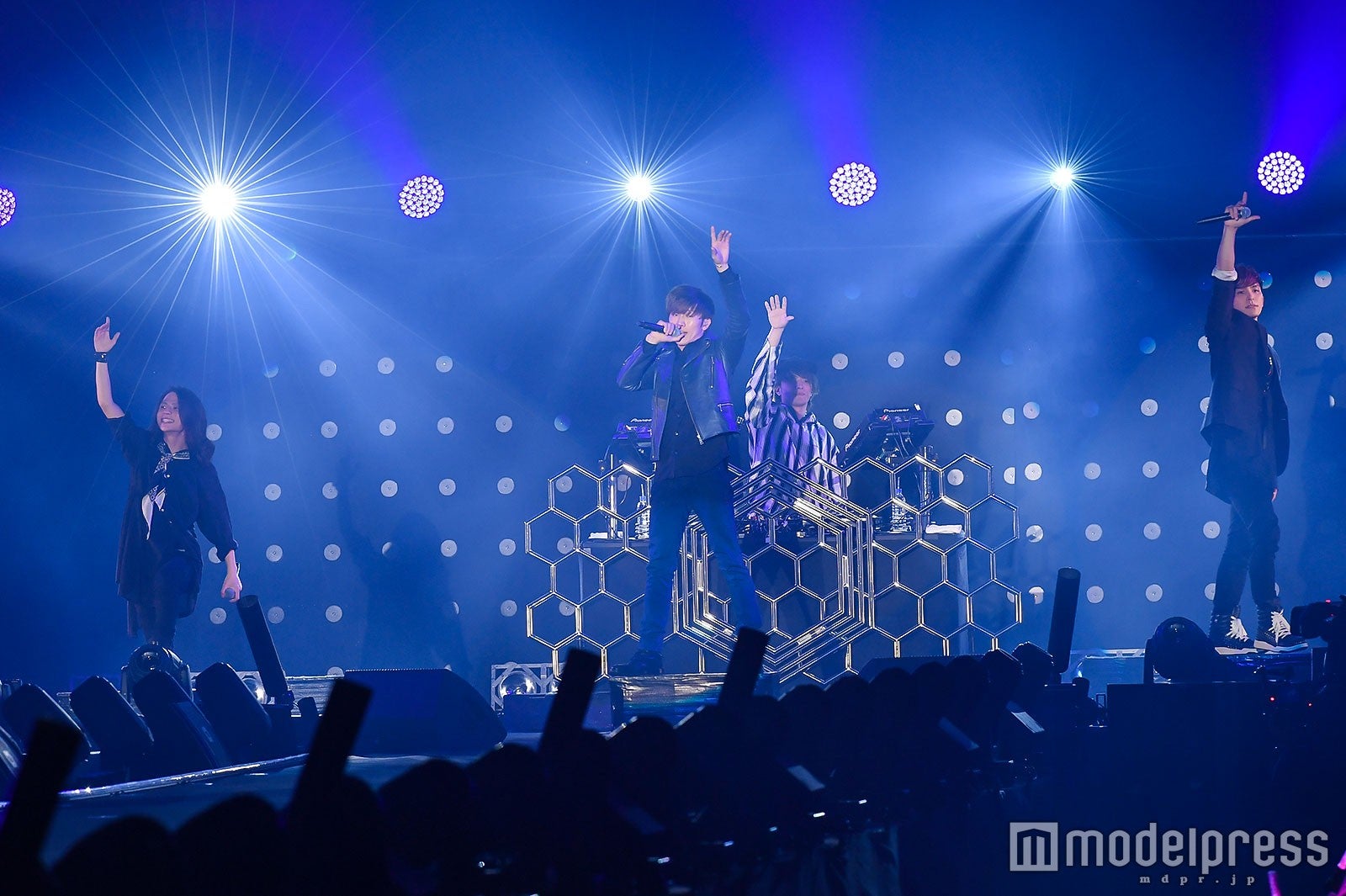 THE BEAT GARDENのオープニングアクト （C）モデルプレス