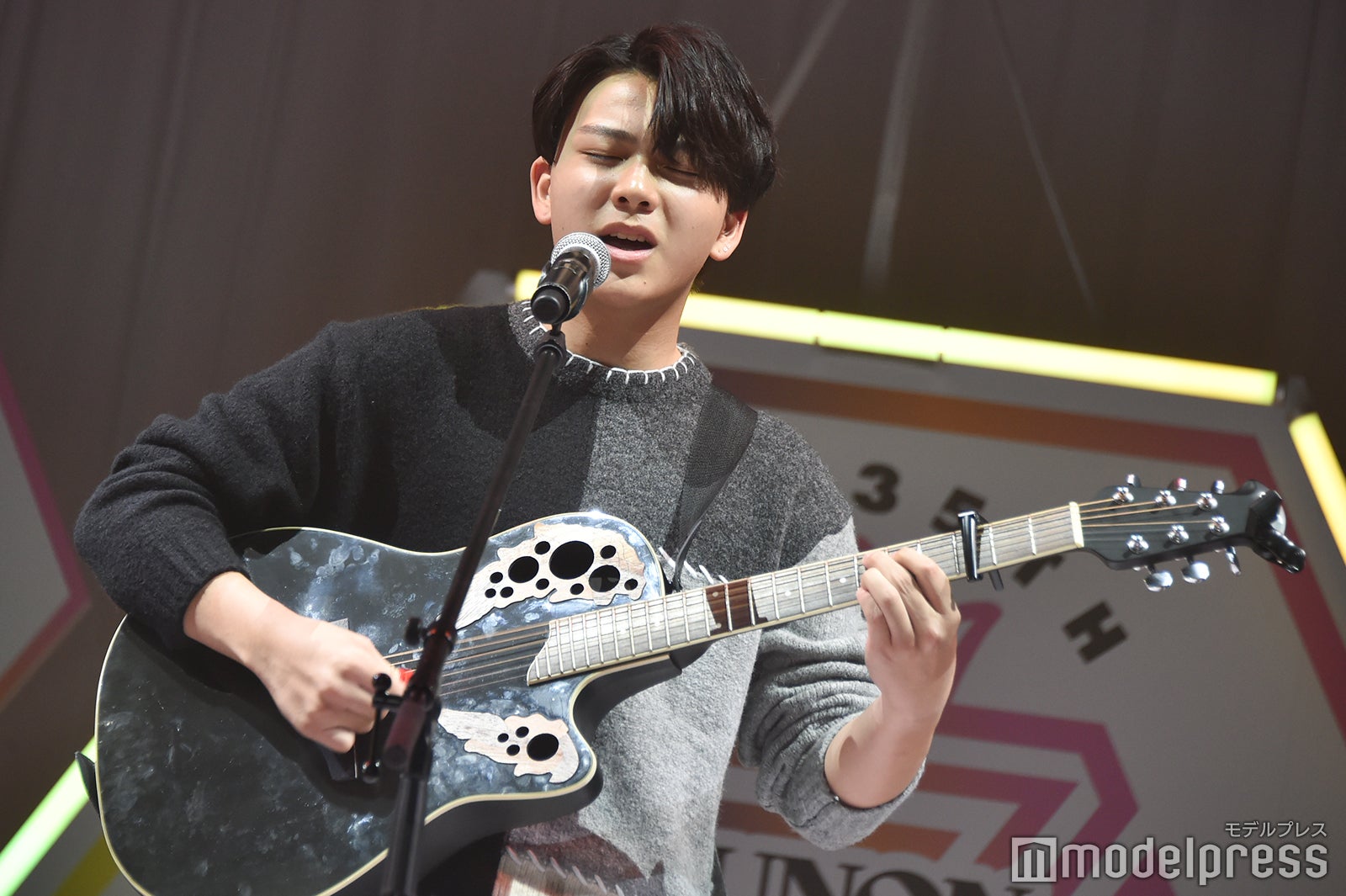 1次パフォーマンスを行う吉田剛明さん （C）モデルプレス