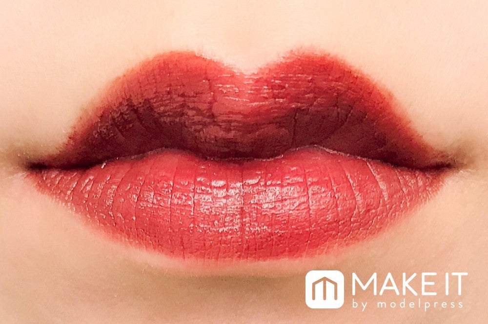 ヴィセ アヴァン／リップスティック／004 WARM NIGHT 使用 (C)メイクイット