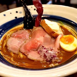 まるでフレンチフルコース!? 敏腕シェフが本気で作り上げた「オマール海老ラーメン」に熱烈ファン続出