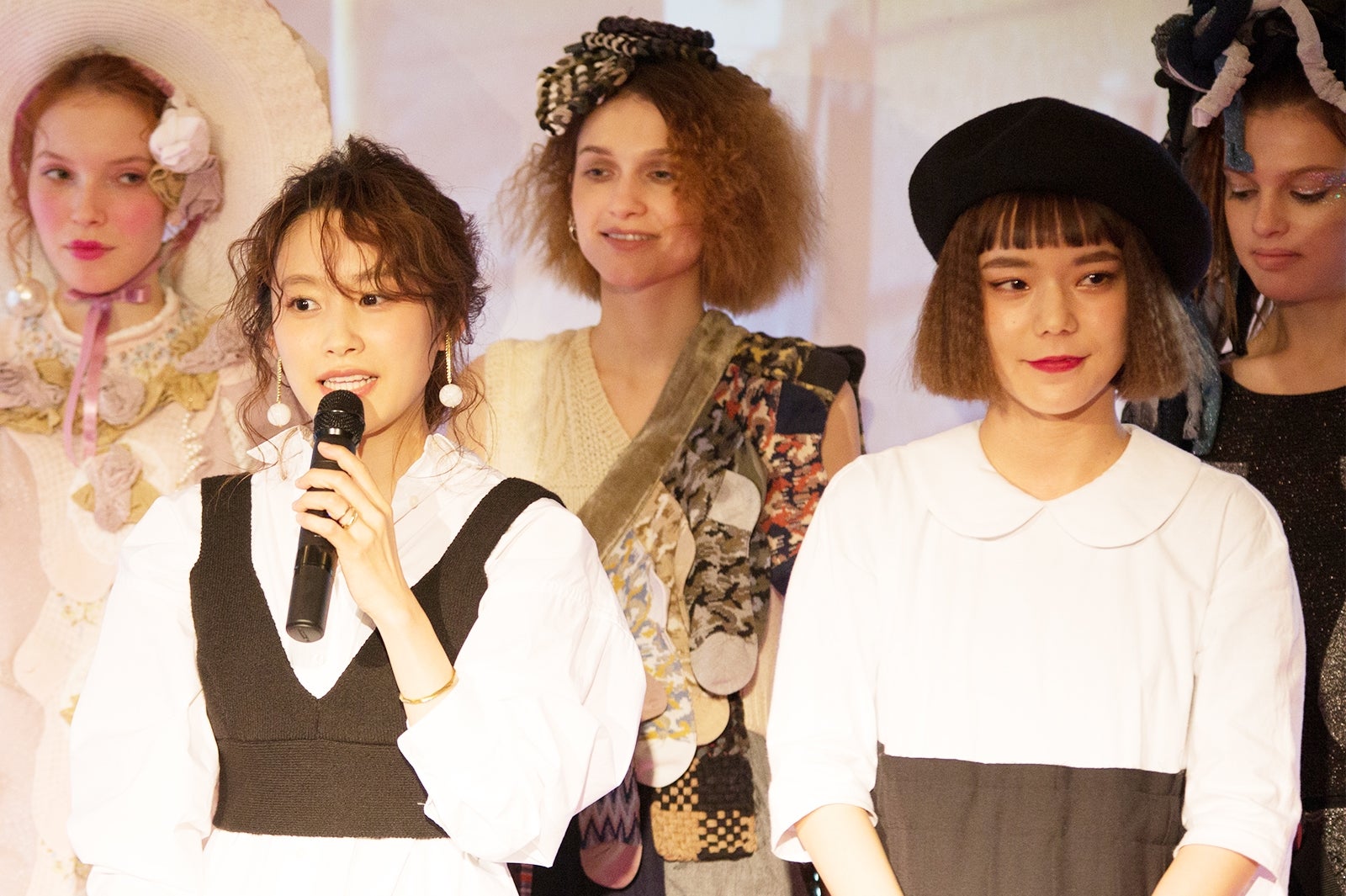 高橋愛、長澤メイ（画像提供：タビオ）