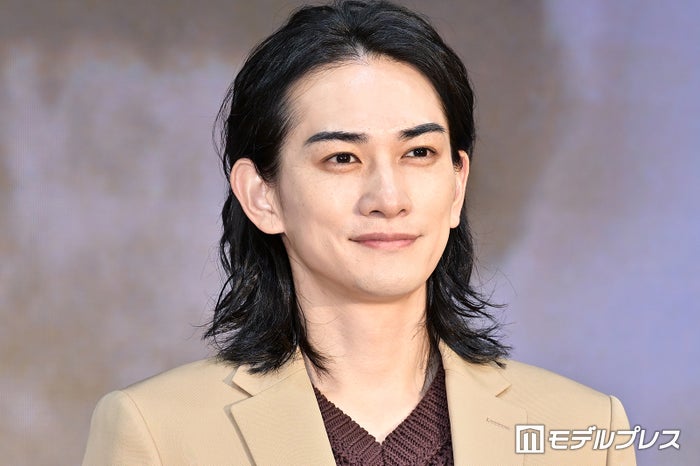 町田啓太、入れ墨ビッシリ＆金髪姿で印象ガラリ 役オフショットに「驚いた」「筋肉とタトゥーが美しい」と反響