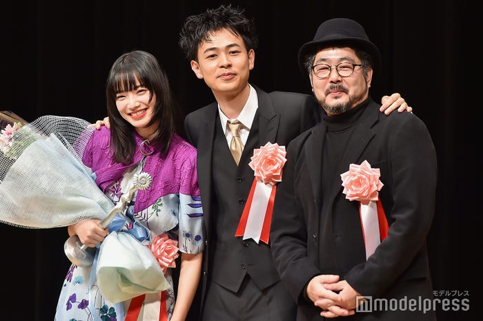 小松菜奈、成田凌、塩田明彦監督(C)モデルプレス