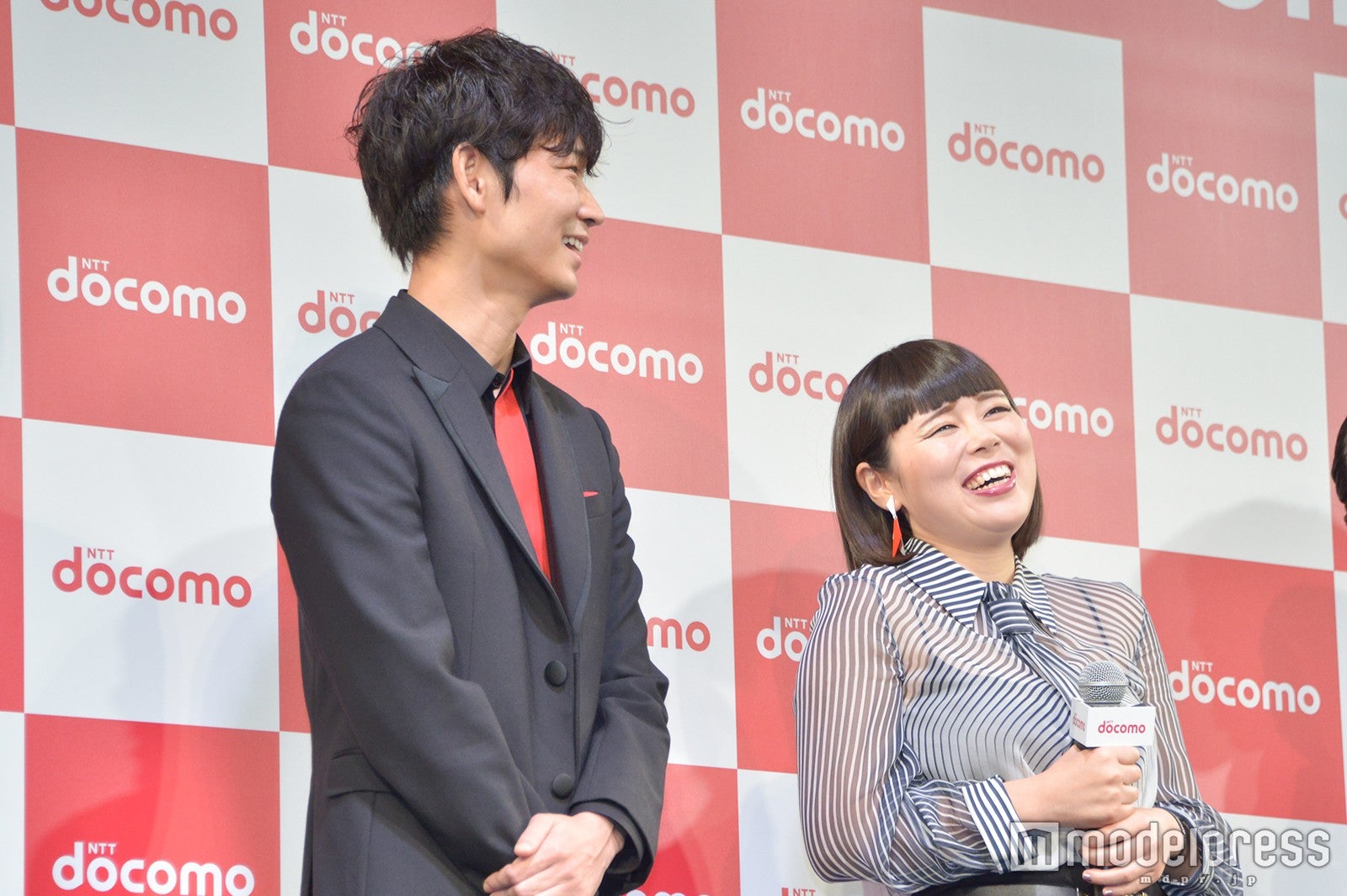 日本で一番クセの強い兄妹（綾野剛＆ブルゾンちえみ）（C）モデルプレス