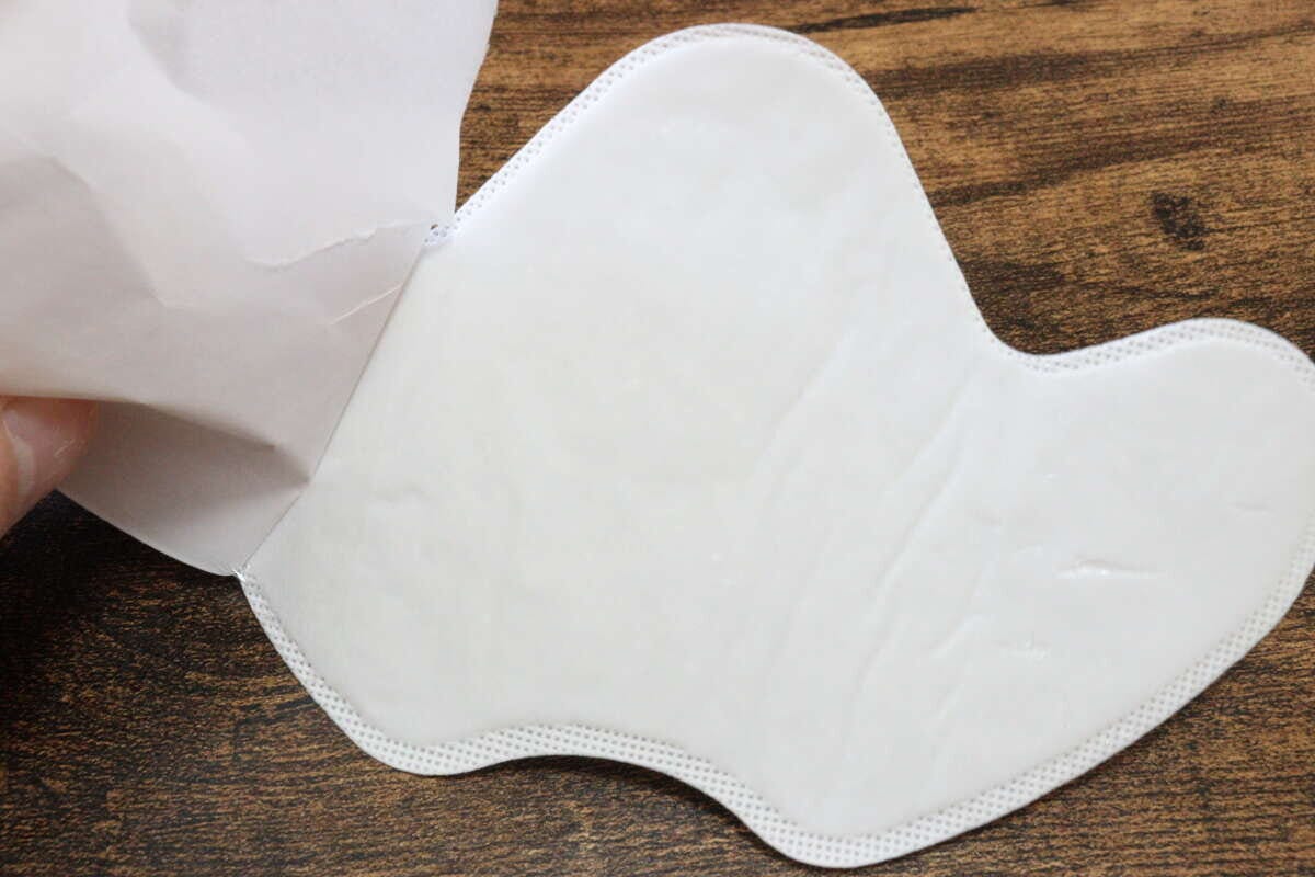 胸用吸汗パッド　粘着面