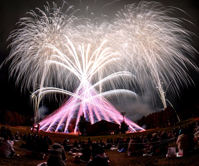 富士山×桜×花火イベント「The 絶景花火」山梨で開催 全席有料化