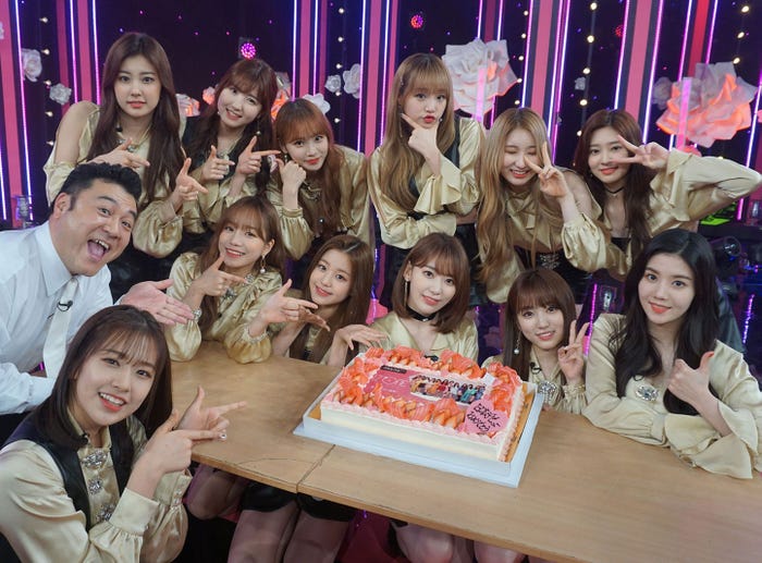 「IZ*ONE日本デビュー記念!トーク&パフォーマンスSP」より(C)AbemaTV