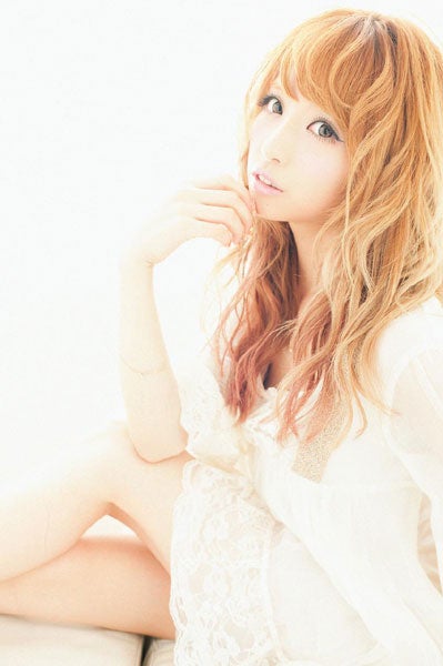 舟山久美子×「コカ・コーラ」がコラボ！　ミュージックプレイヤー付きTシャツをデザイン