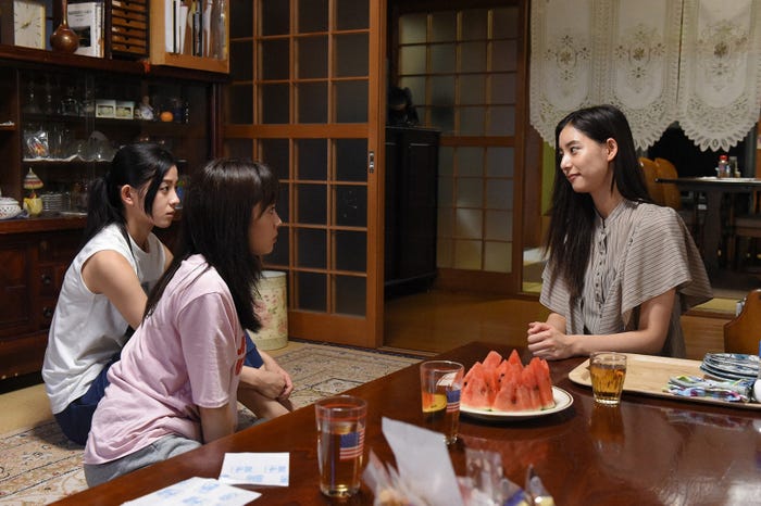 朝比奈彩、土屋太鳳、新木優子/「チア☆ダン」第8話より(C)TBS