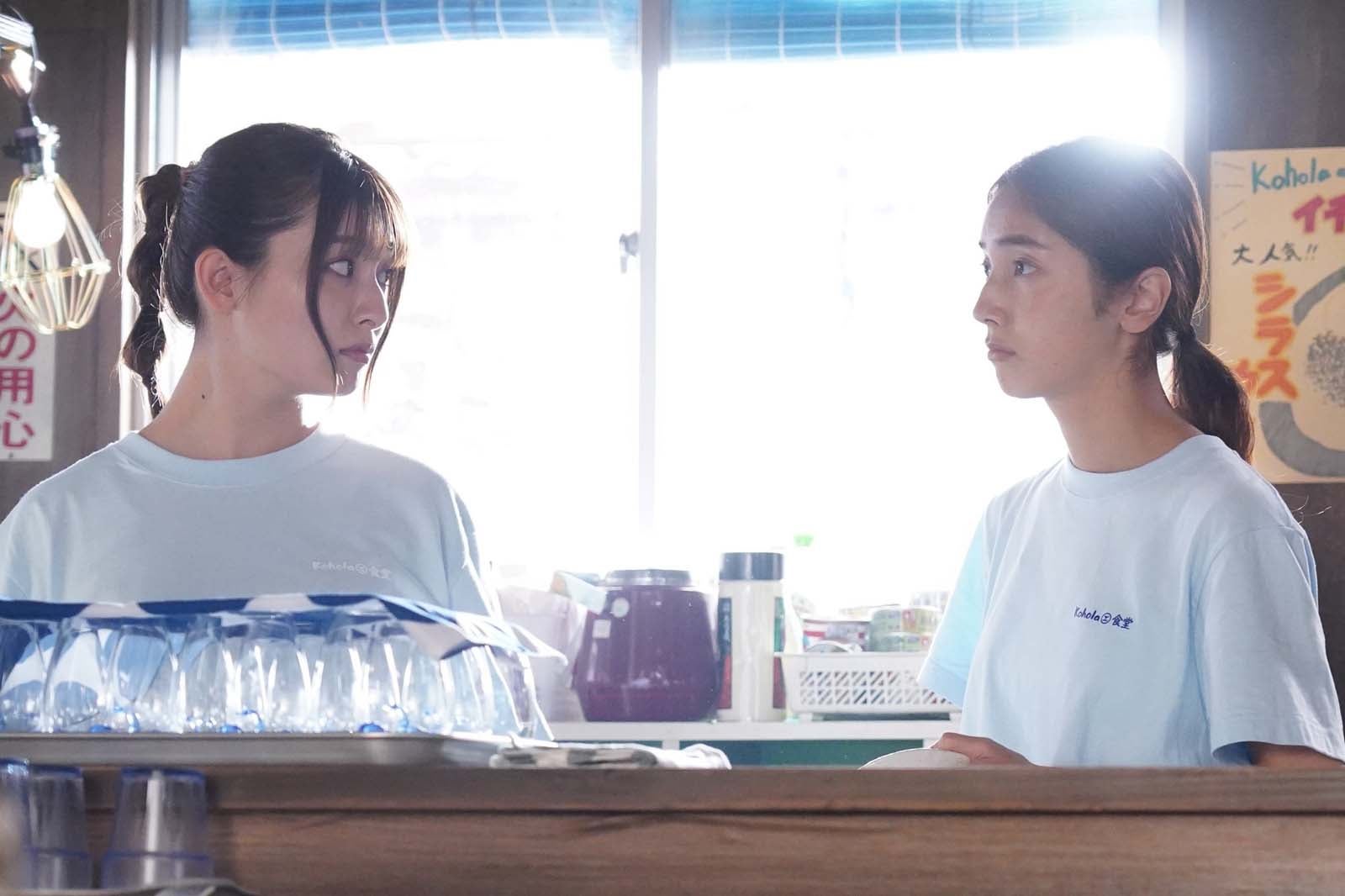 吉川愛、仁村紗和「真夏のシンデレラ」第5話より（C）フジテレビ