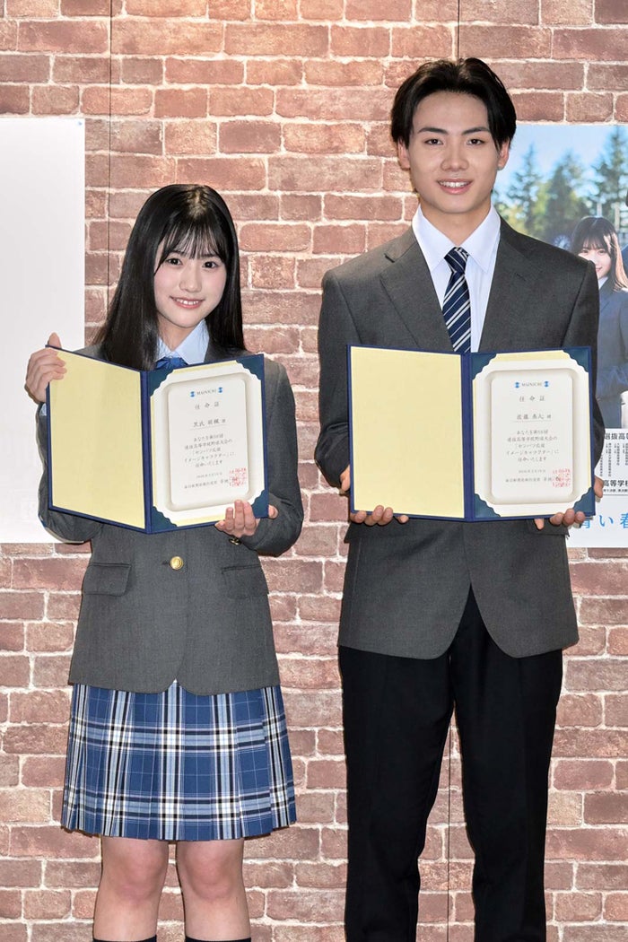 オスカー所属の黒氏萌楓＆佐藤泰心「センバツ応援イメージキャラクター」就任 人生初会見でキャッチボールも披露