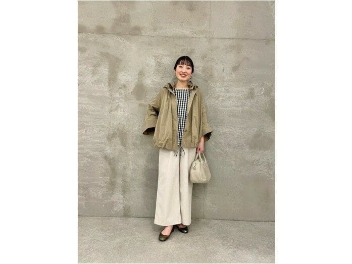 軽やかなバルーンブルゾンでベージュを軽やかに今年らしく　出典：WEAR