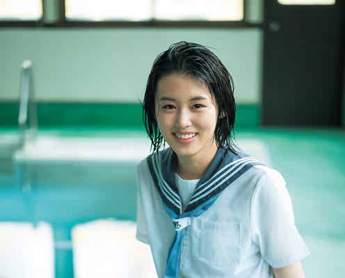 竹内愛紗、制服で今しかない青春の輝きを放つ