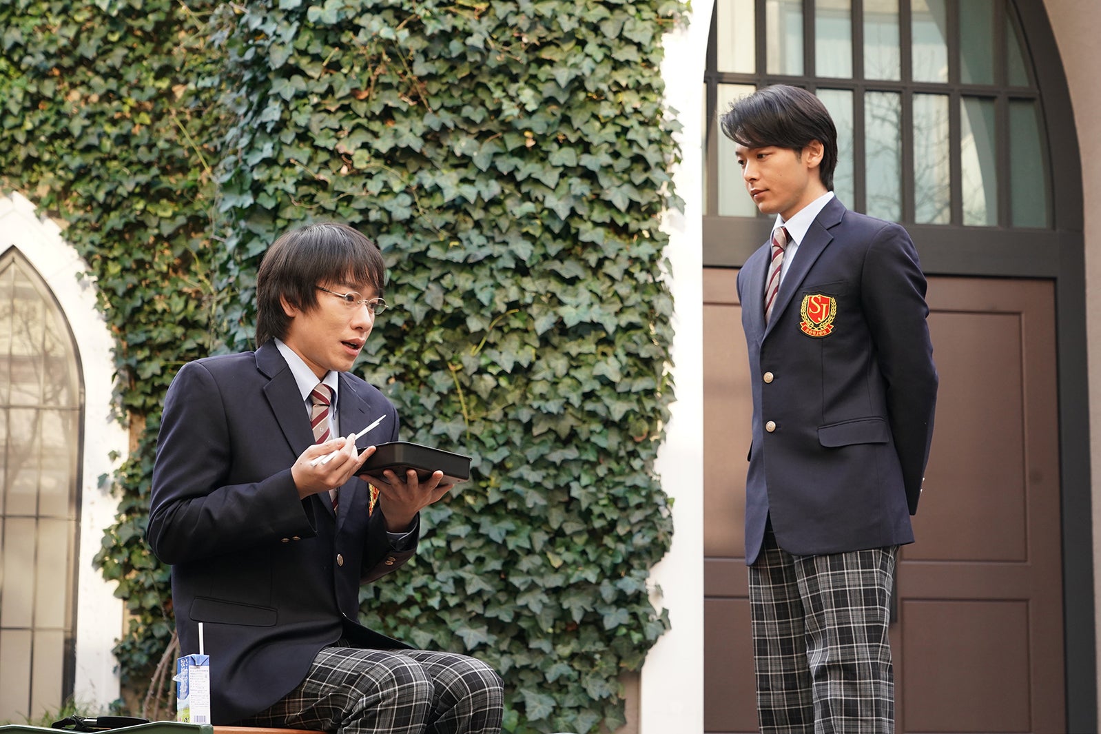 落合モトキ、中村倫也／原作「美食探偵－明智五郎－」東村アキコ（集英社「ココハナ」連載）（C）東村アキコ／集英社