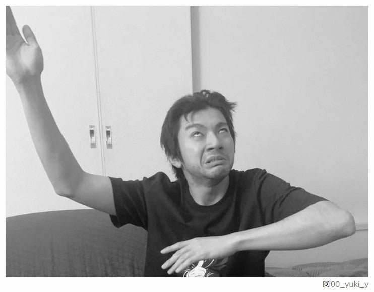 山田裕貴、白目変顔ショットに反響「見た瞬間に笑顔になれた」「通常運転で面白い」