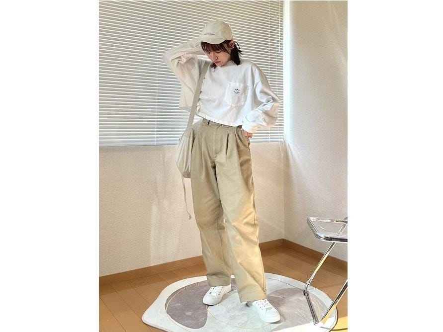 白っぽい色合いで、なるべく肌の出ない服装が安心です　出典：WEAR