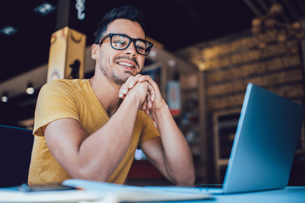 急にアイツが恋しい 男がふと 彼女に会いたくなる時 って モデルプレス