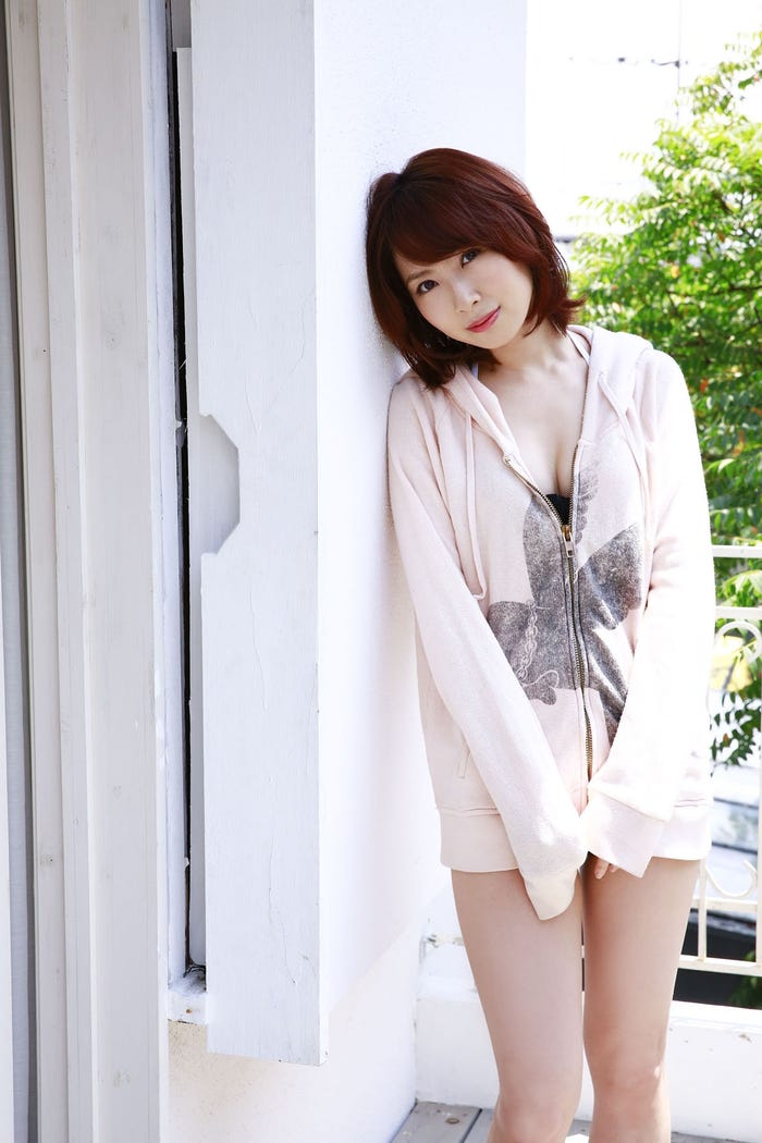 高柳明音(画像提供:avex)