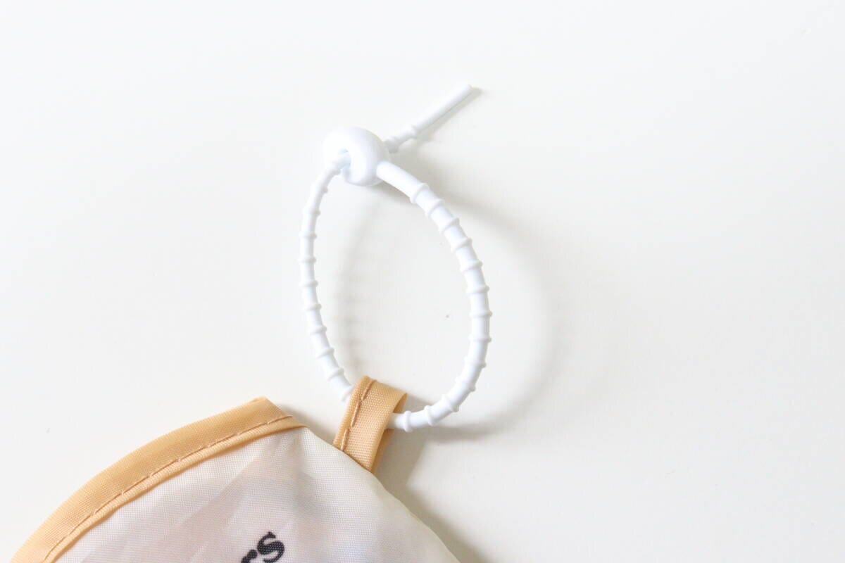 ダイソーの折りたたみうちわ（ハンバーガー）のループ