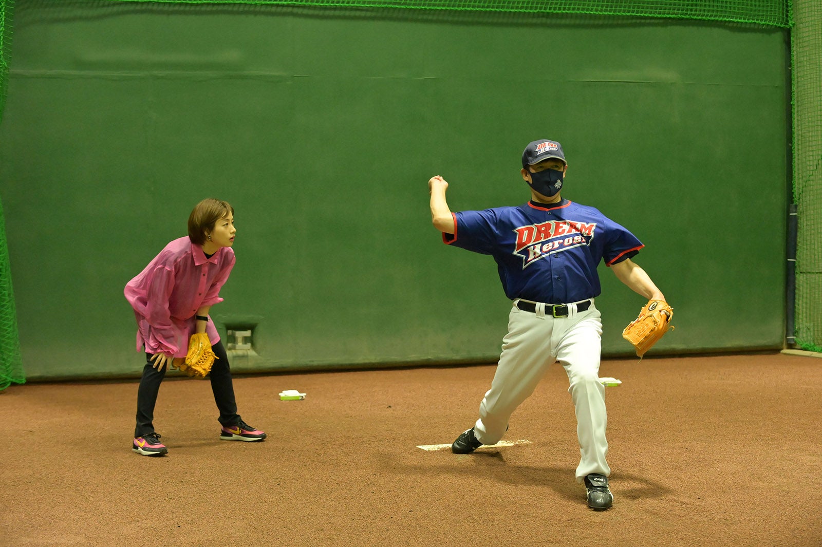 （左）石原さとみ（提供写真）