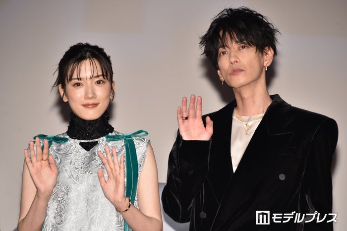 永野芽郁＆佐藤健、映画「はたらく細胞」W主演キャスト解禁 “世界最小”ポスターでお披露目