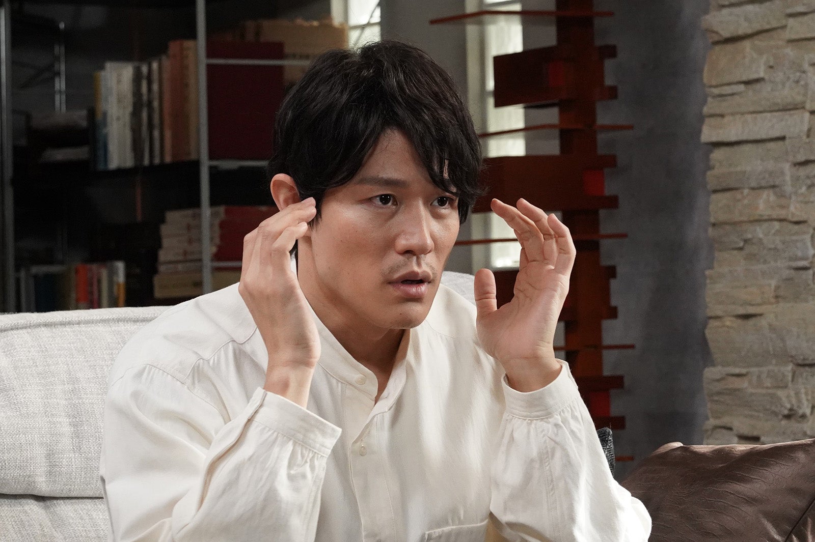 鈴木亮平「レンアイ漫画家」第5話より（C）フジテレビ