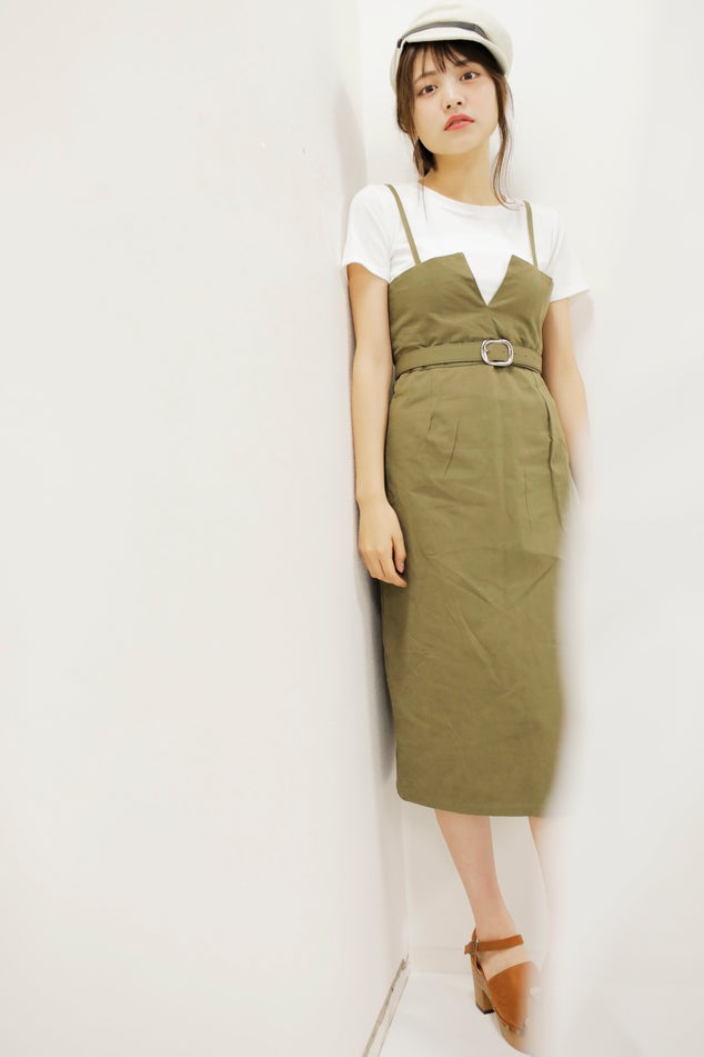 Tシャツ×ベルト付きワンピース2869円/グレイル 帽子1500円/ギャレッツ渋谷109店 サンダル2900円/CS T&P渋谷109店