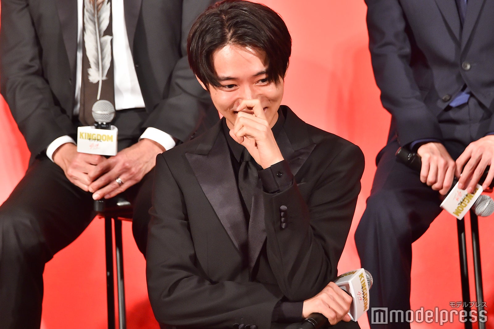 笑いが止まらない山崎賢人 （C）モデルプレス