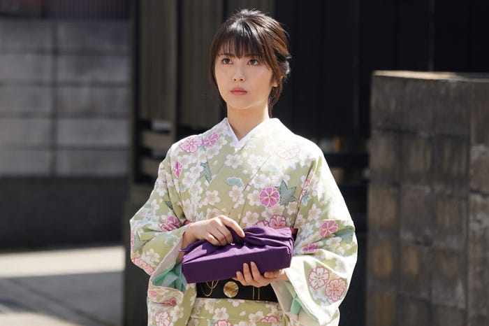 浜辺美波「私たちはどうかしている」第2話より(C)日本テレビ