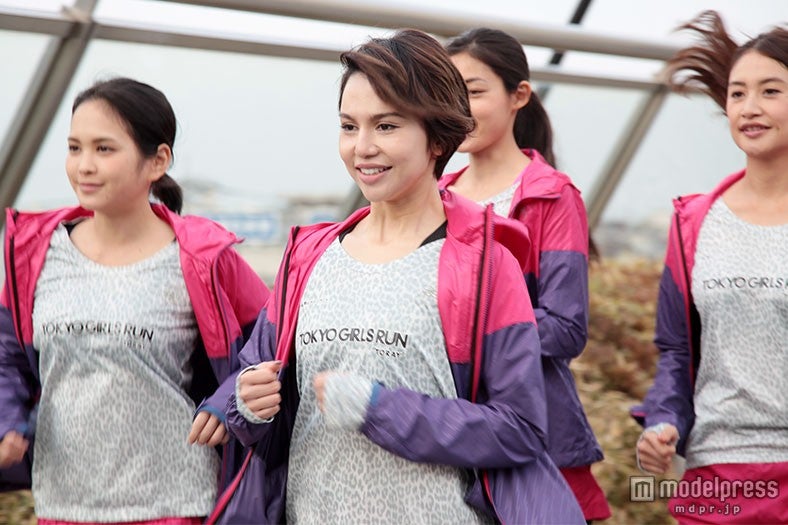 練習に励む水沢アリー（写真中央）