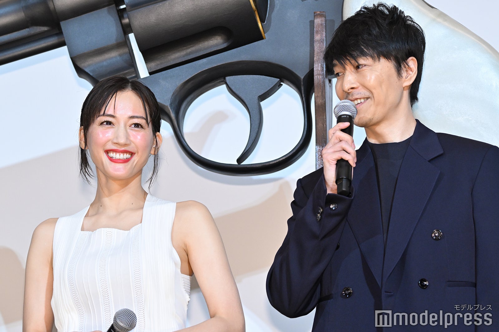 綾瀬はるか、長谷川博己（C）モデルプレス