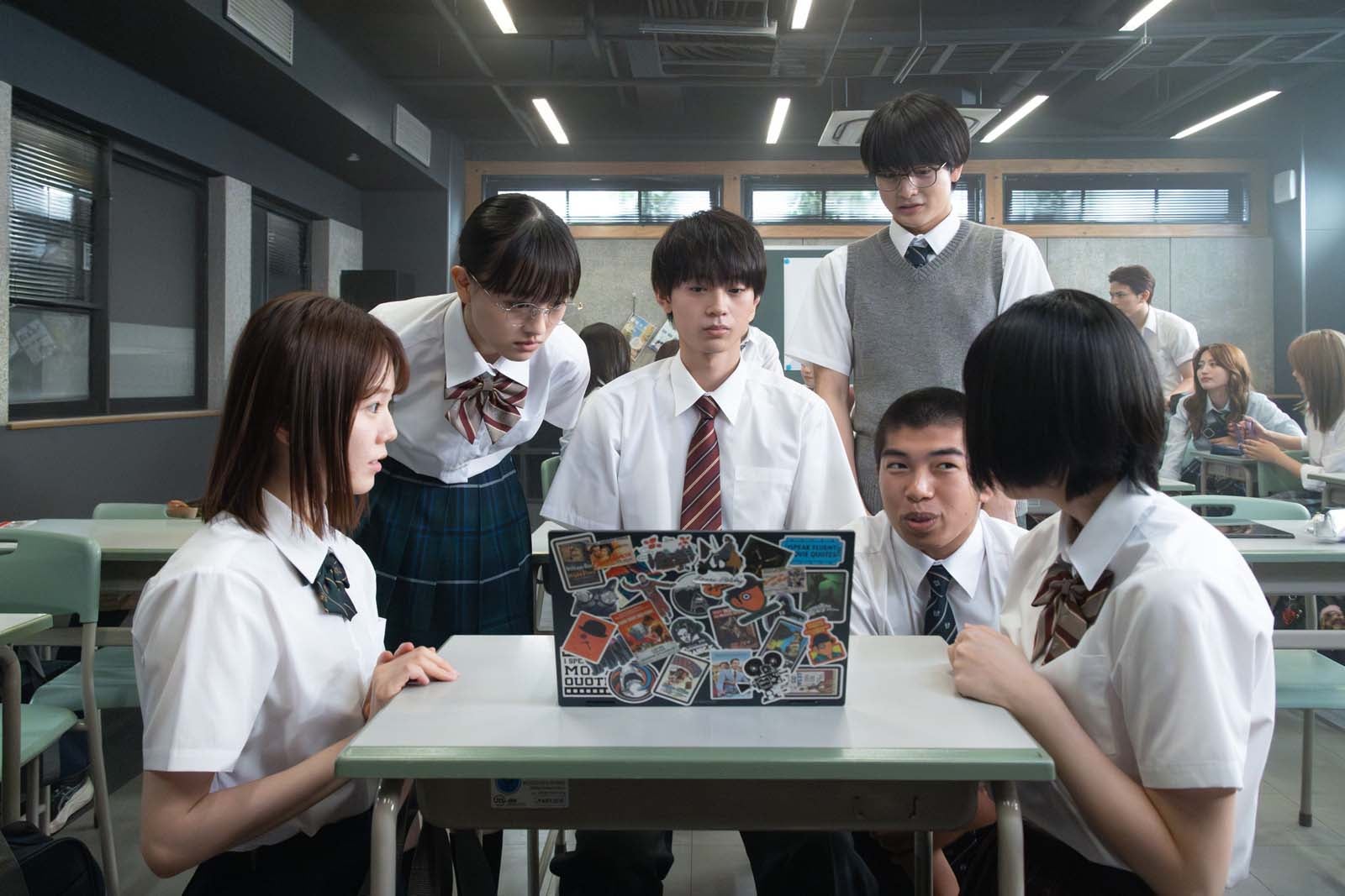 （左から）川口葵、上坂樹里、水沢林太郎、柏木悠、大政凜、大熊花名実「ビリオン×スクール」第3話より（C）フジテレビ